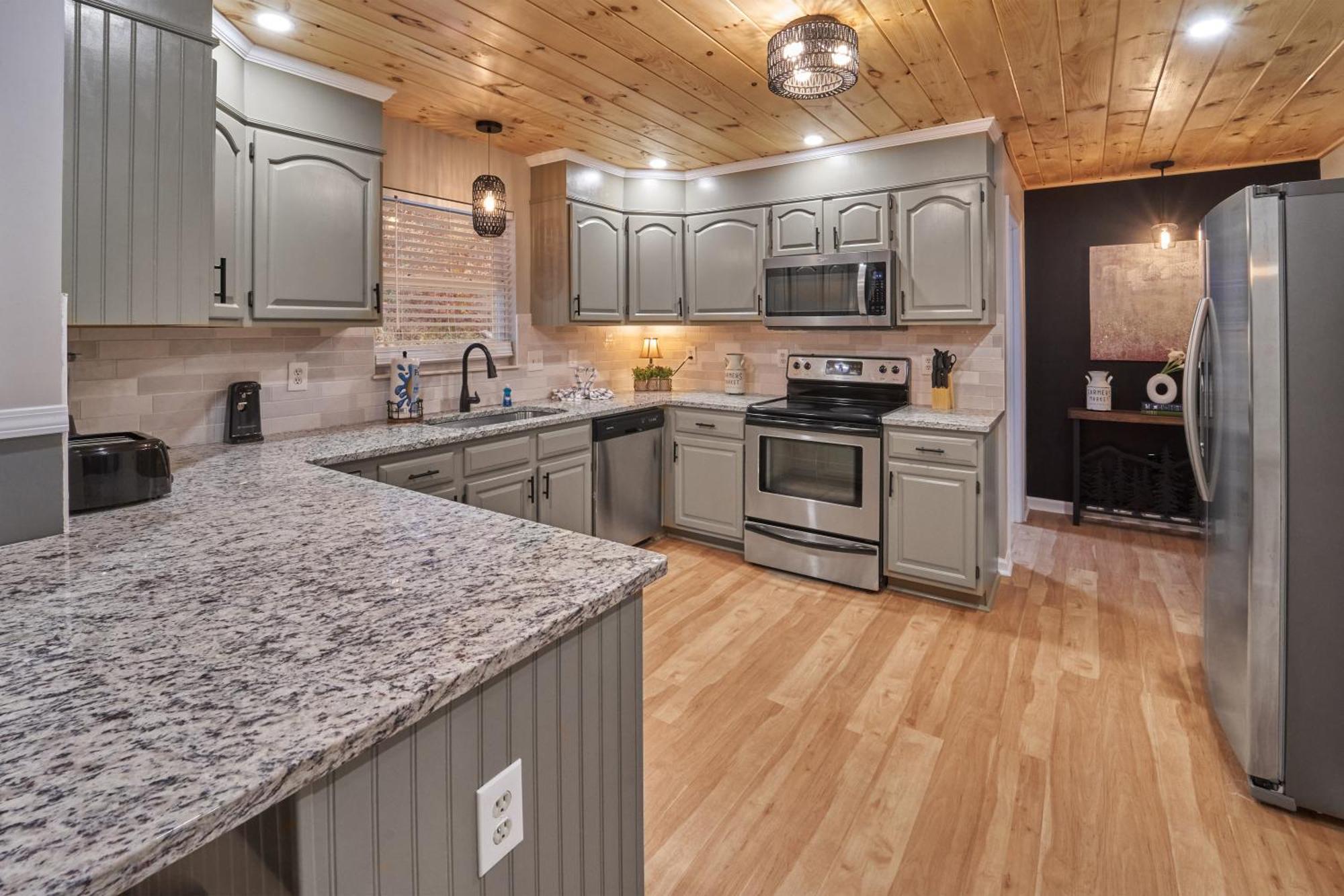 Entertainment Galore! Luxurious Property, Spectacular & Peaceful Setting, Great Location, Close To Major Attractions!! Pigeon Forge Exterior foto